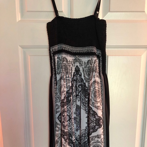 Dresses & Skirts - Black & White Dress